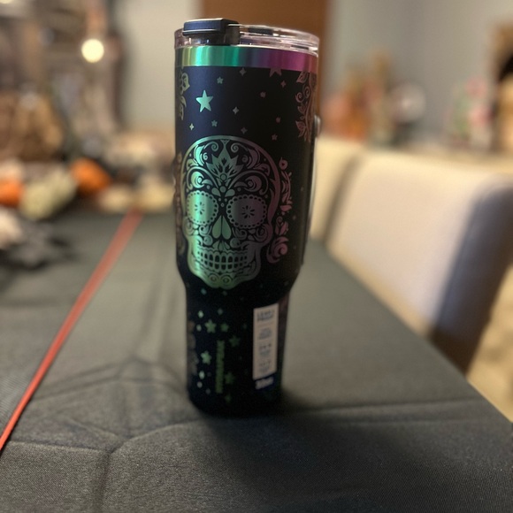 Hydrapeak Tumbler Skull 2024 Artisan Collection NWT - Picture 4 of 5